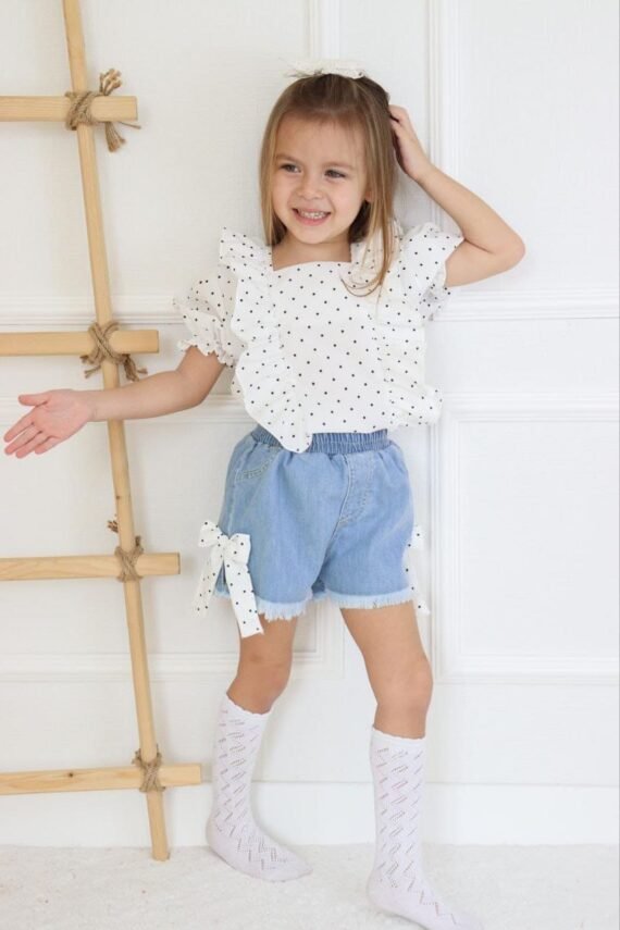 طقم بناتي شرط جينز وبلوزة أبيض