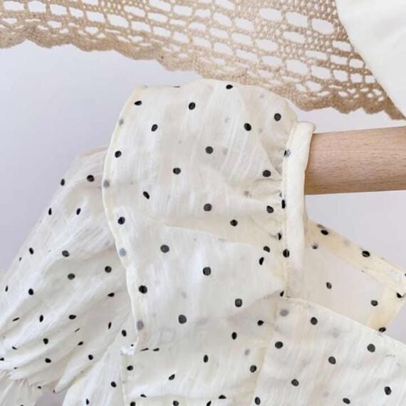 طقم بناتي شرط جينز وبلوزة أبيض