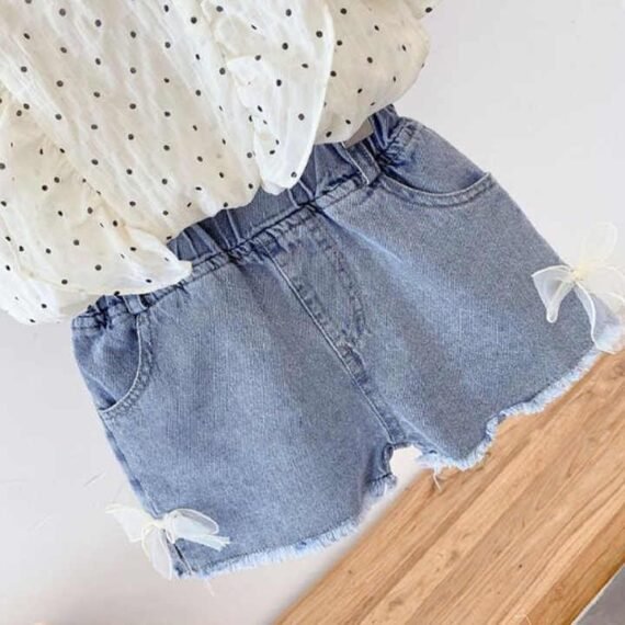 طقم بناتي شرط جينز وبلوزة أبيض