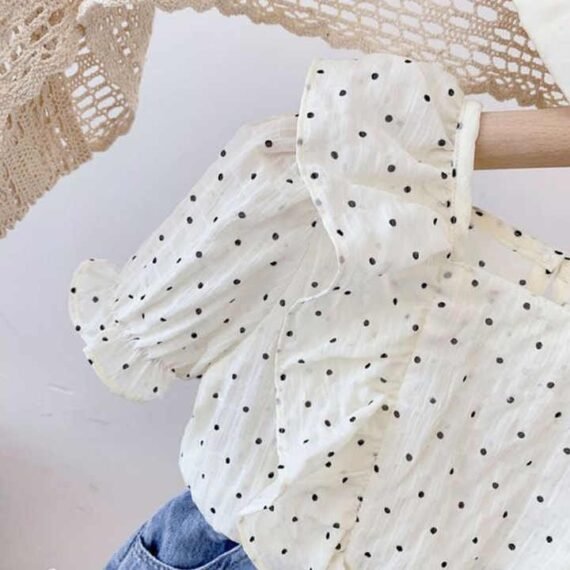 طقم بناتي شرط جينز وبلوزة أبيض