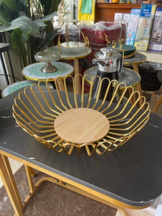 سلة فواكه ذهبية