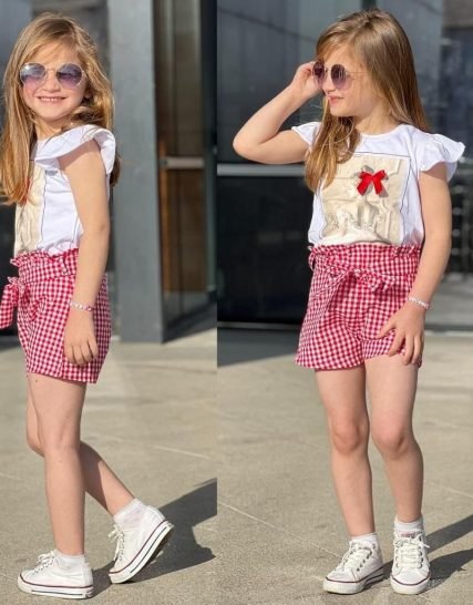 طقم بناتي شرط كاروهات وبلوزة أبيض