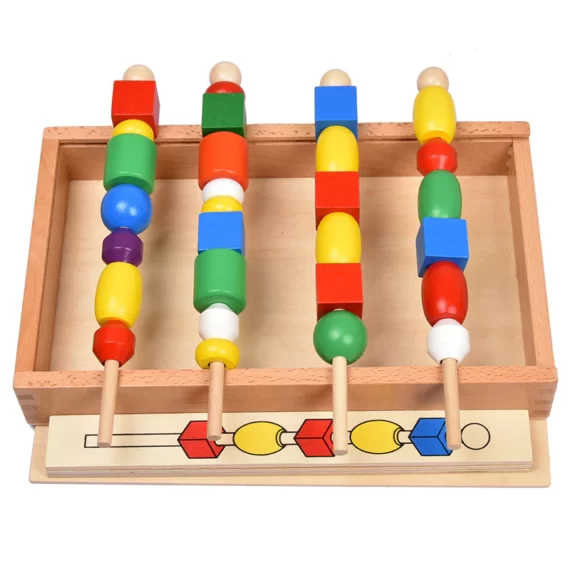 سلسلة خرز مونتيسوري الحسية بالألوان والأشكال داخل صندوق خشبي