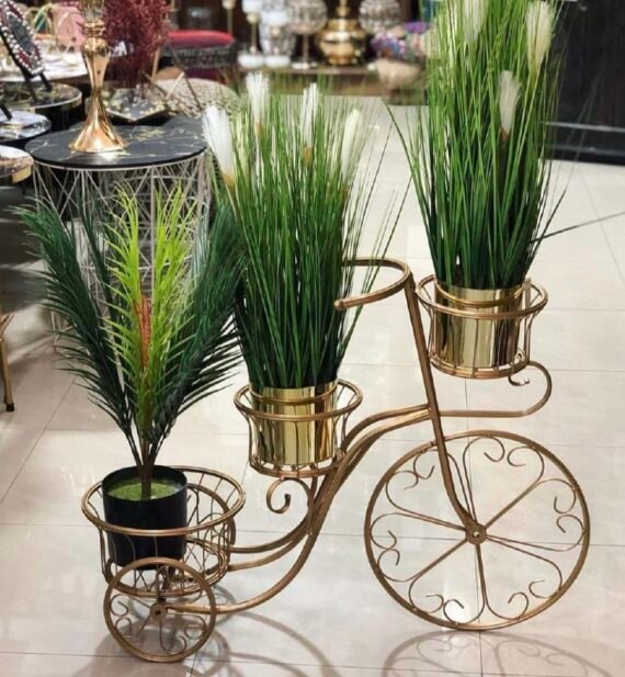 ستاند وديكور على شكل بسكليت لقوار الورد والزريعة