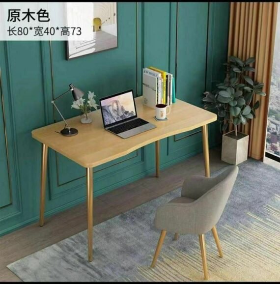 طاولة مكتبية مميزة بشكل عصري